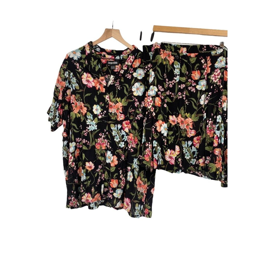 VINTAGE JACQUE & KOKO 2 PIECE SKIRT TOP FLORAL/TROPICAL BUTTON FRONT